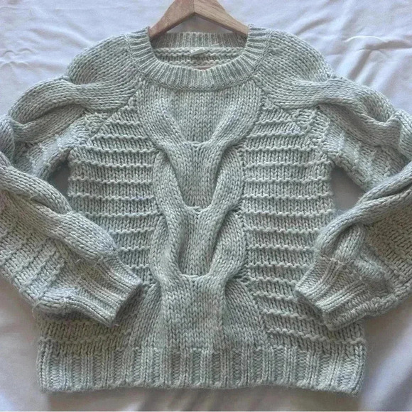 Chunky Cable-Knit Crewneck Sweater Size Small wool - Picture 3 of 6